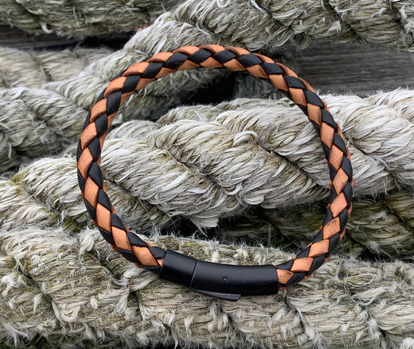 CLASSIC BRAIDED BRACELET